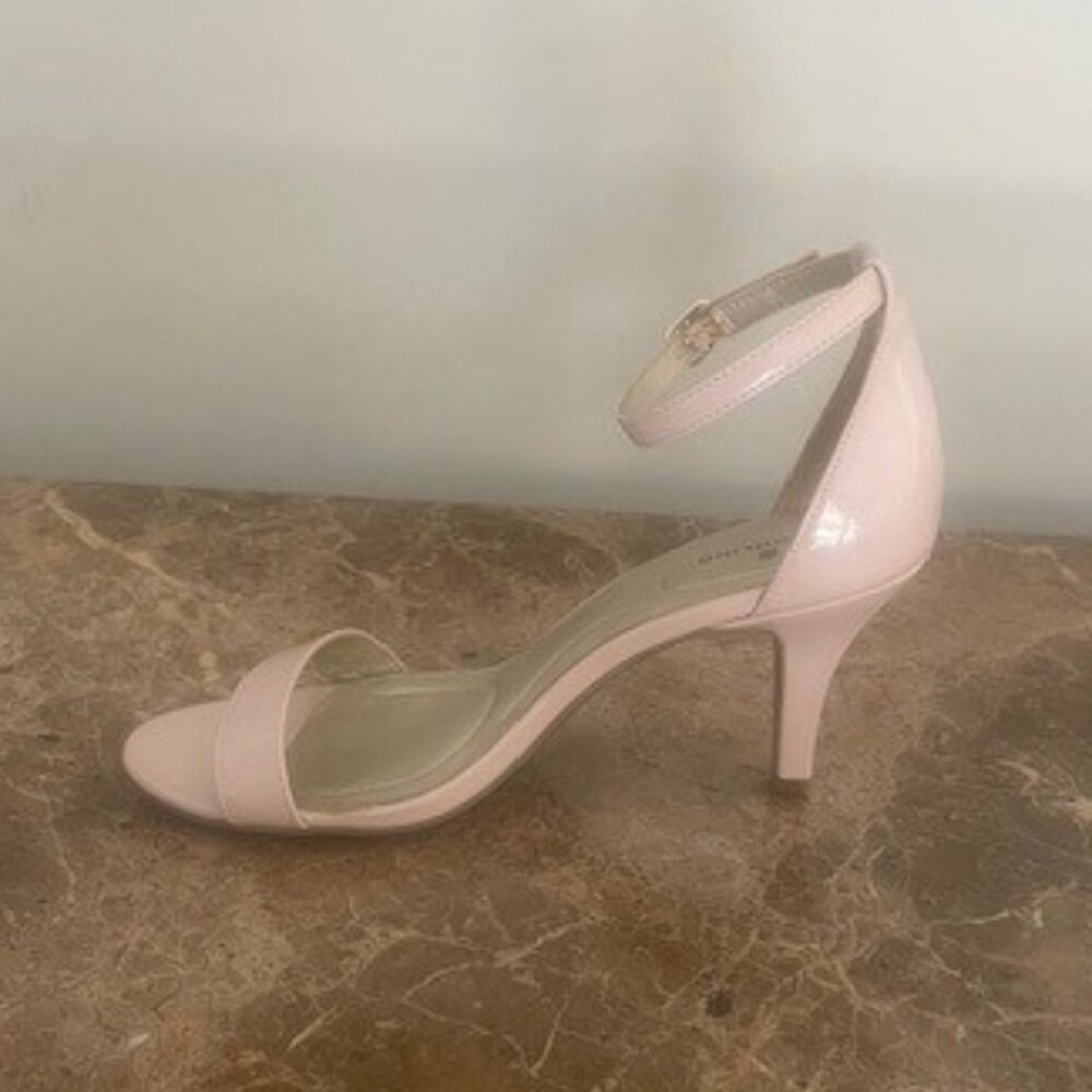 Bandolino Madia Nude Patent Leather Ankle Strap Kitten Heel Sandals – Size 7 - Picture 4 of 12